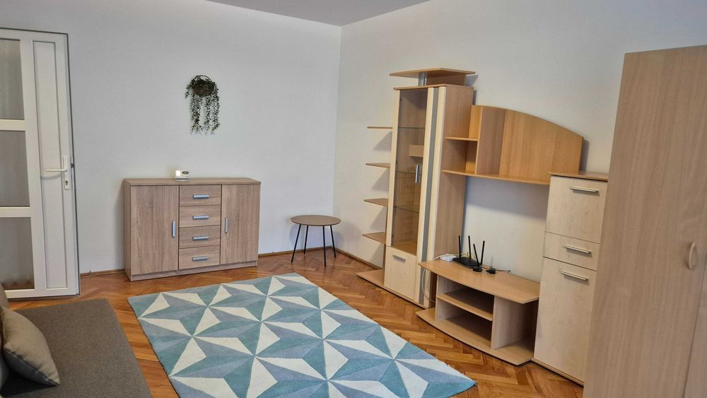 Inchiriez apartament cu 2 camere zona Tudor-bld.Pandurilor