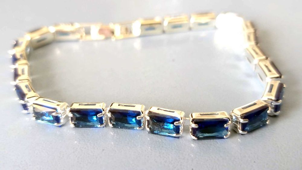 Синя дамска гривна