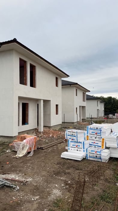 Casă De Vânzare Suceava, Scheia