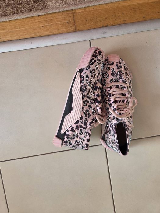 Нови Розови маратонки