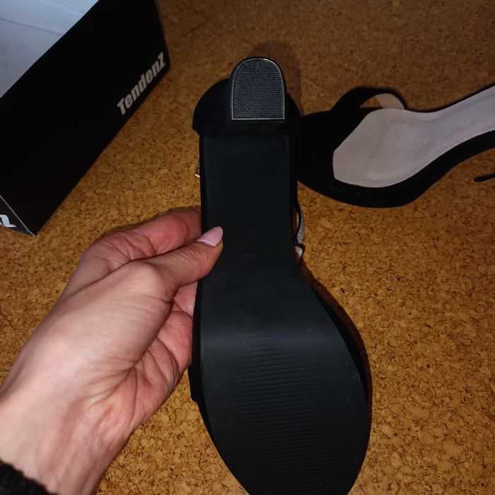 Дамски обувки на висок ток