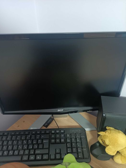 Продавам монитор Acer 22 p221w