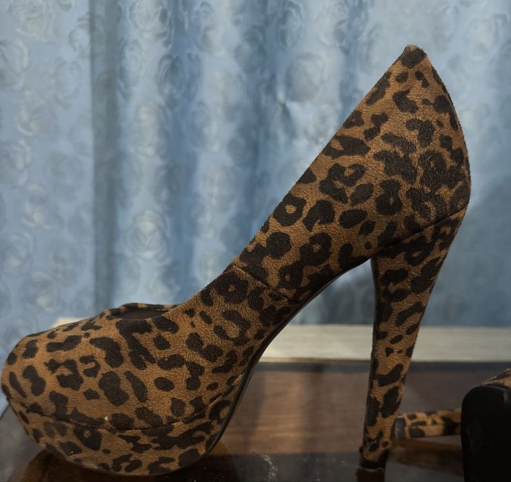 Туфли на высоком каблуке