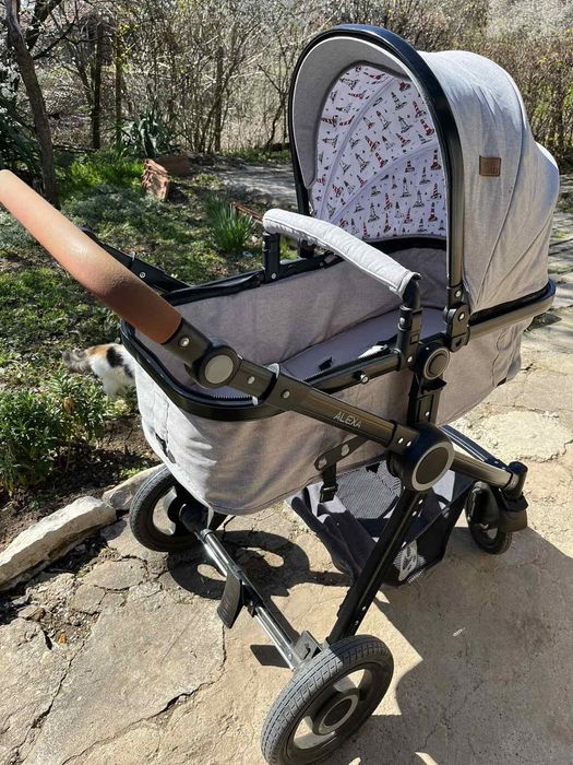 Бебешка количка Lorelli