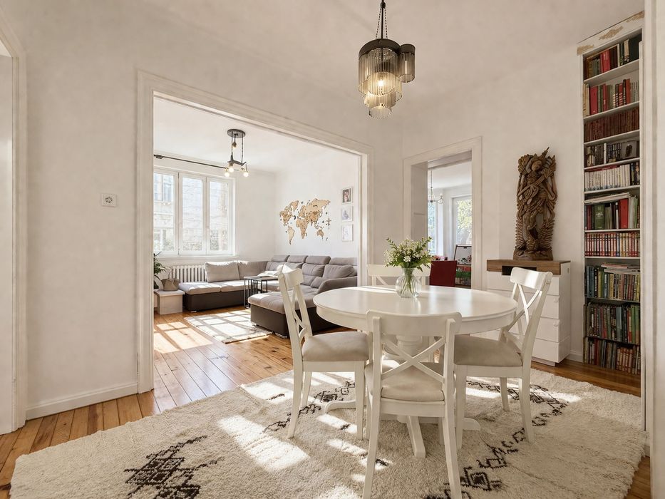 Продава се Тристаен апартамент в София, Център - 110 кв.м за 2759 €/кв.м - Снимка #1