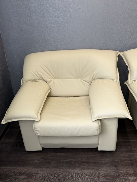 Продам кожаные кресла