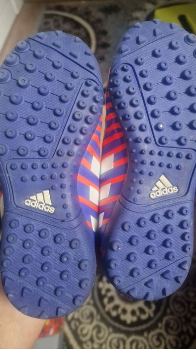 Детски бутонки на Adidas