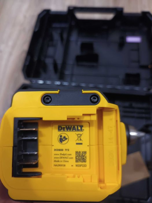 Винтоверт Dewalt DCD800