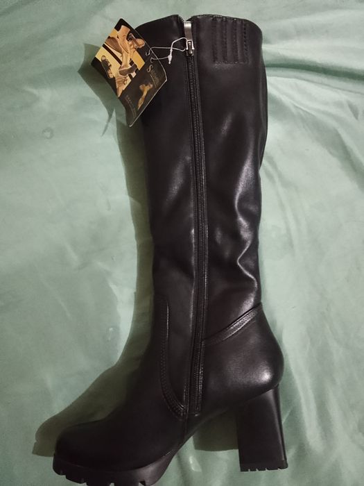 Жаңа етік сатылады