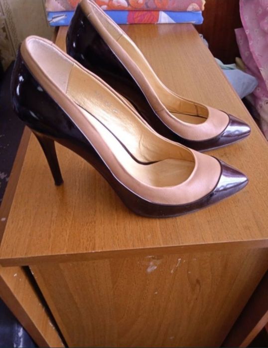Продам женские туфли