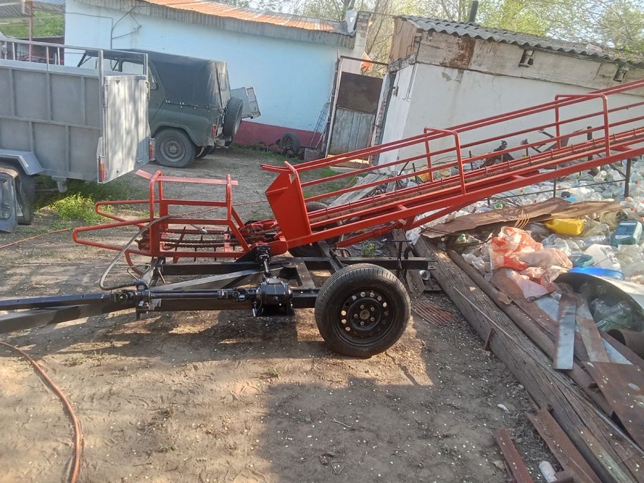 Продаю прицеп погрузчик тюков сена