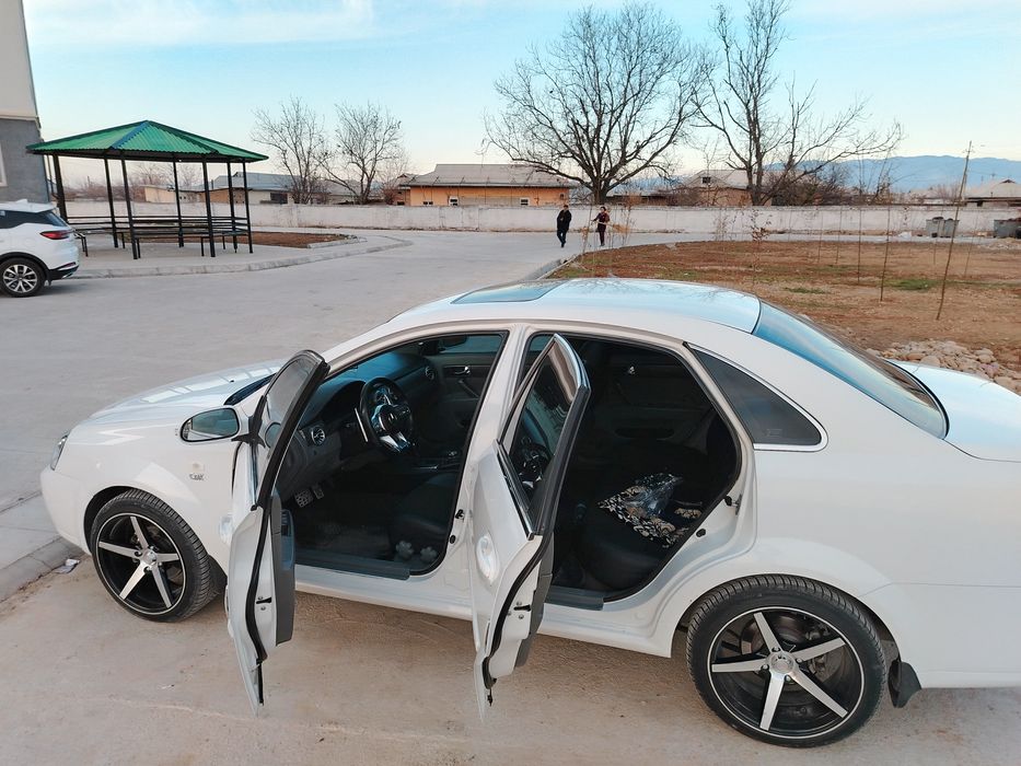 Lacetti 1.8   tez sotiladi