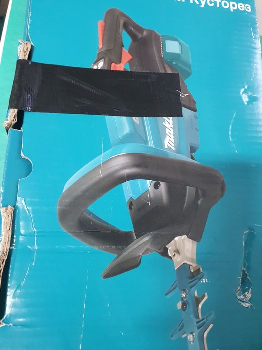 Makita mașină de tuns gard viu, model UH004GZ