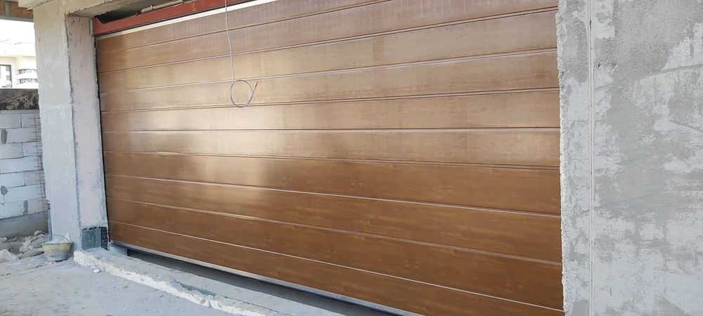 Vand Usa sectionala de garaj cu izolatie 2750L/2000 NUC sau Stejar Auriu