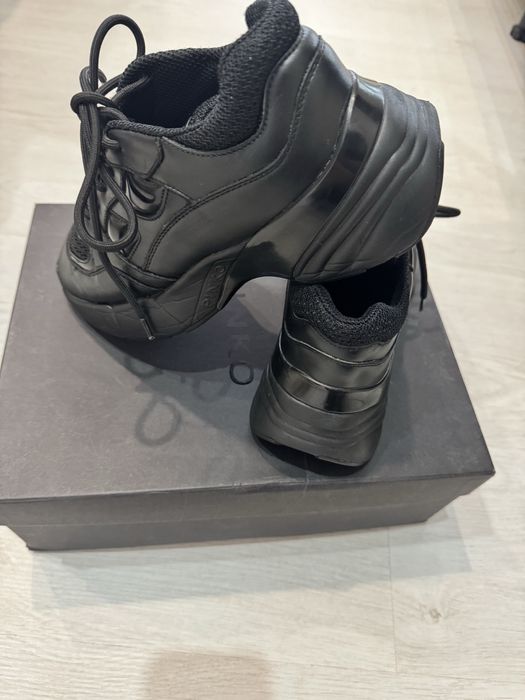 Оригинални черни сникърси Pinko