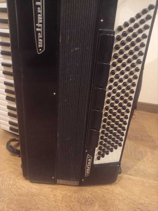 Продавам акордеон