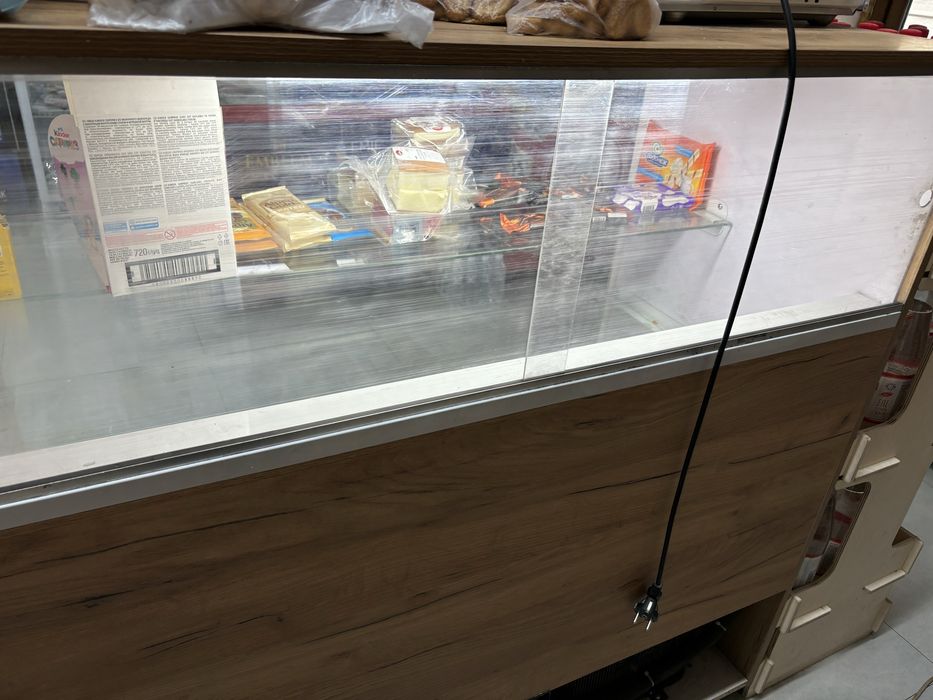 Витрина Холодильная  для кофейни