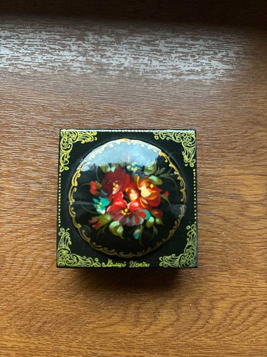 Casetă/cutiuță rusească/papier mache+lacquer/pictură în ulei/semnată.