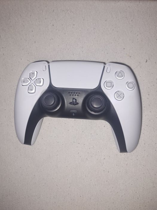 PS5+2 джойстика и 5 игри