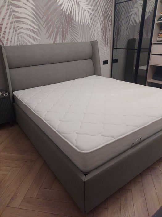 Продам кровать с матрасом