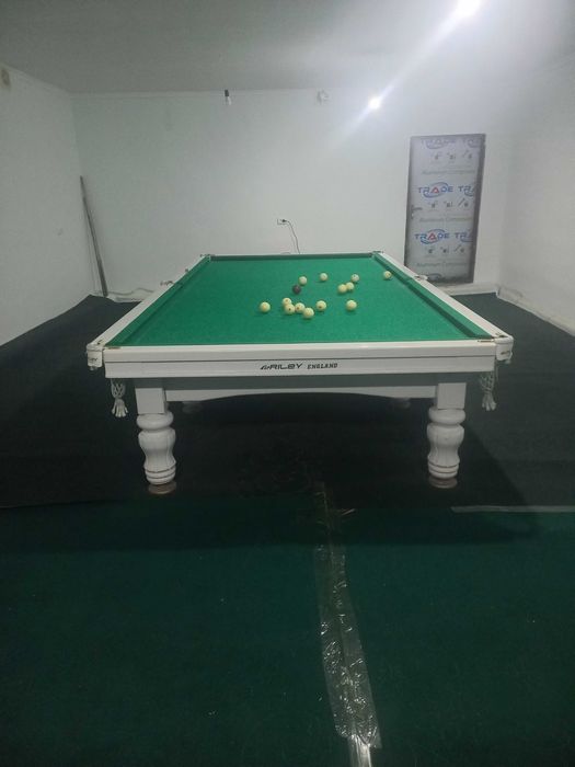 BILLIARD STOL sotiladi,FULL KOMPLEKT,3 kiy va billiard sharlari bilan