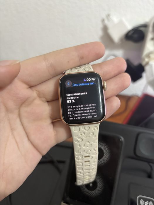 Продам apple watch se 40мм