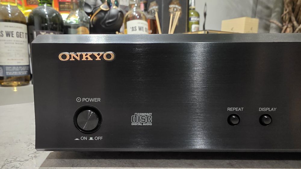 Onkyo DX-7355 – аудиофилски CD плеър, отличен звук и стабилен транспор