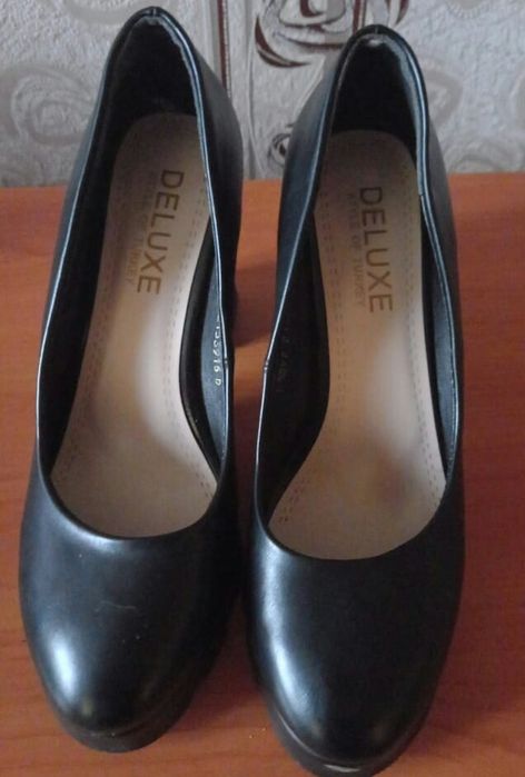 Продам женские туфли