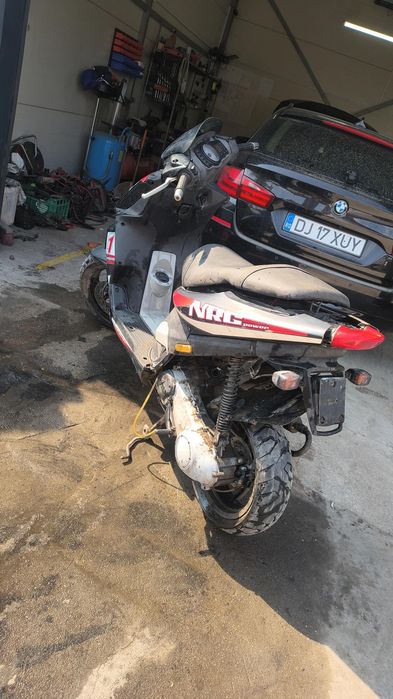 Vînd scuter Piaggio nrg răcire apă 49cc toate piese noi