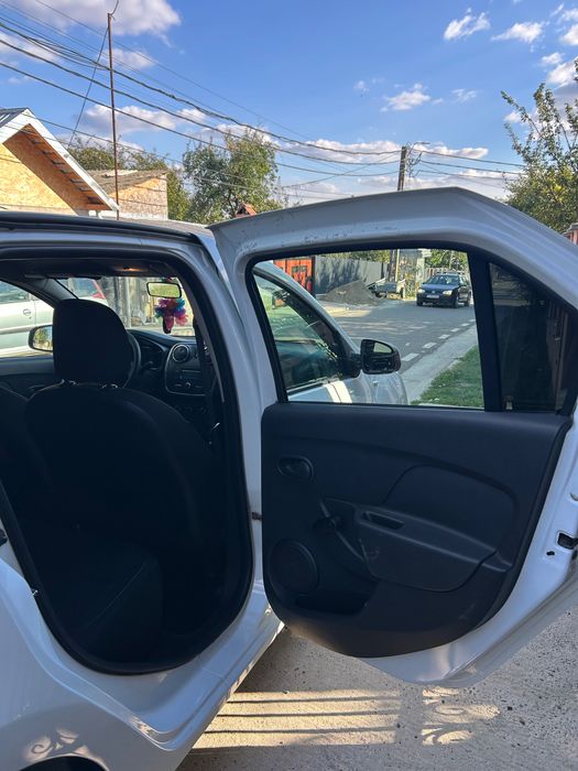 autoturism Dacia Logan 2016