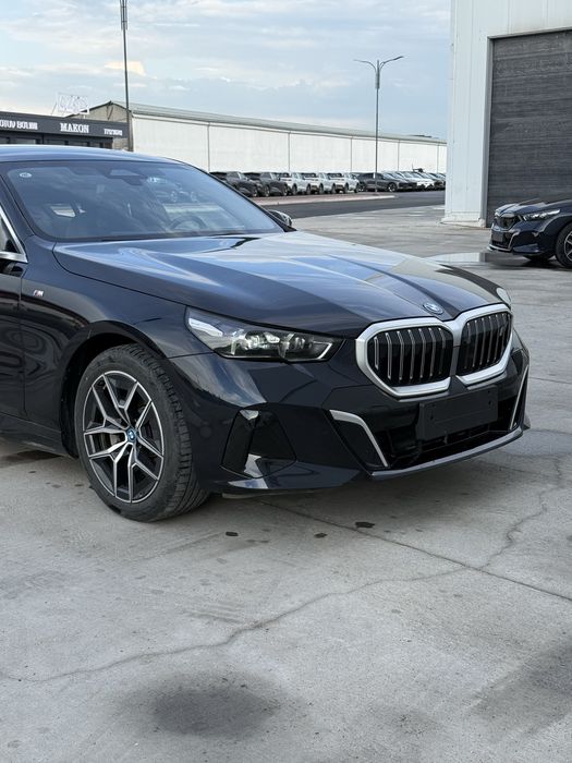 Bmw i5 40l 713km Zapas xod 2025-Yil Kraska Tozza +dop 4K Tv + HUD