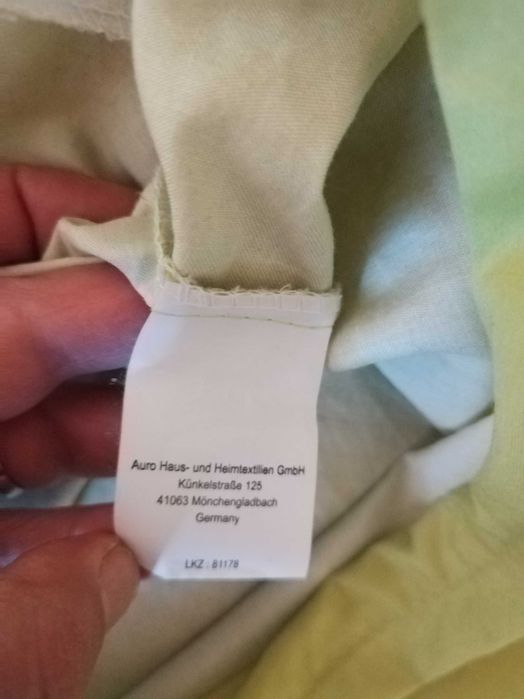 Fata de plapumă, verde cu flori, dimensiuni: 150/220 cm Folosita o dat
