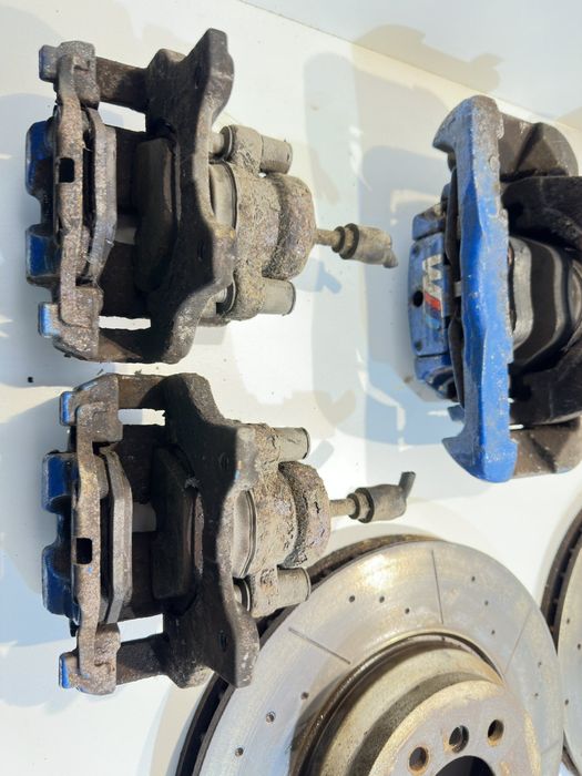 Вентилирани спирачни дискове с апарати от БМВ 3.5д/BMW 3.5d