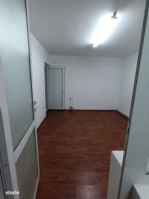 Tomis III, spatiu comercial 68 mp., bine pozitionat, intrare stradala.
