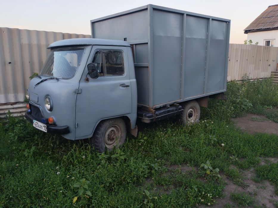 Продам УАЗ бортовой