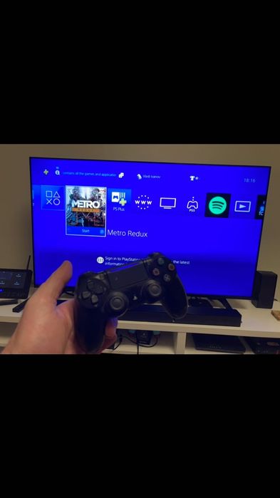 PS4 Pro 1TB с три игри и джойстик