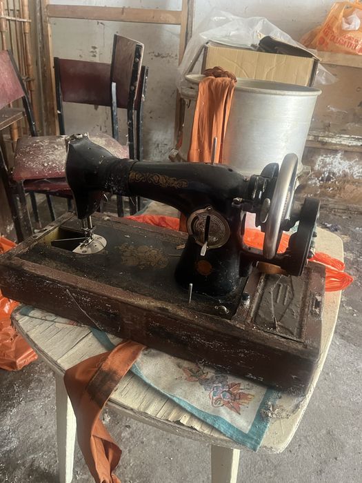 Продам швейную машинку Зингера