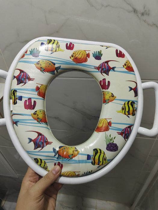 Детское сиденье на унитаз