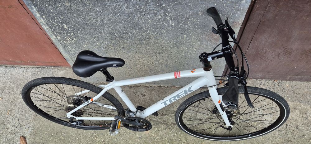 Bicicleta Trek Hybrid pe 28