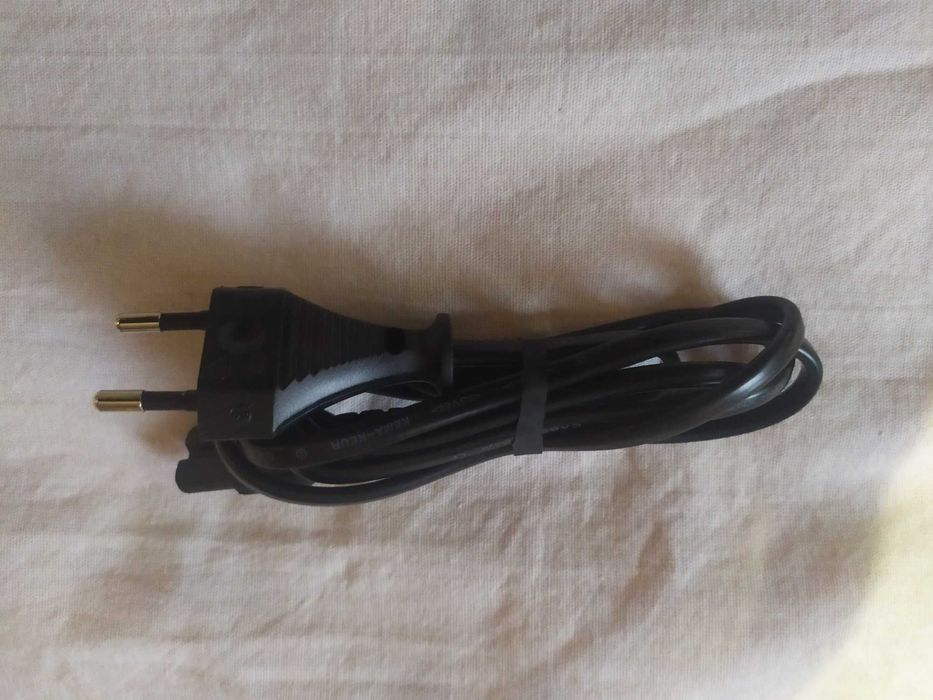 Продавам радиокасетофон "Universum"