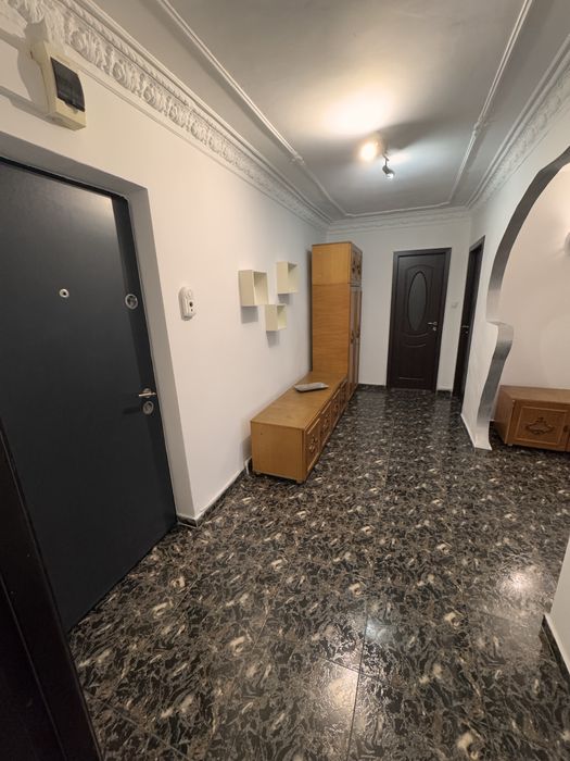 Inchiriez apartament 3 camere 450 euro