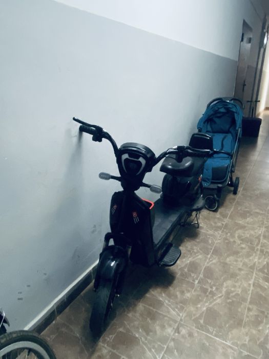 Продам электроскутер ск8