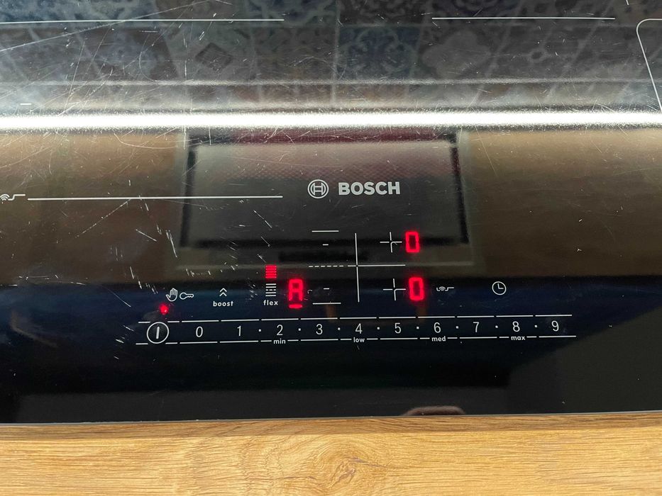 Керамичен плот за вграждане Bosch PXE611FC1E, счупено стъкло