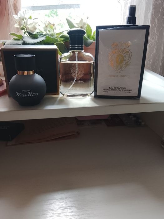 Продам духи недорого.