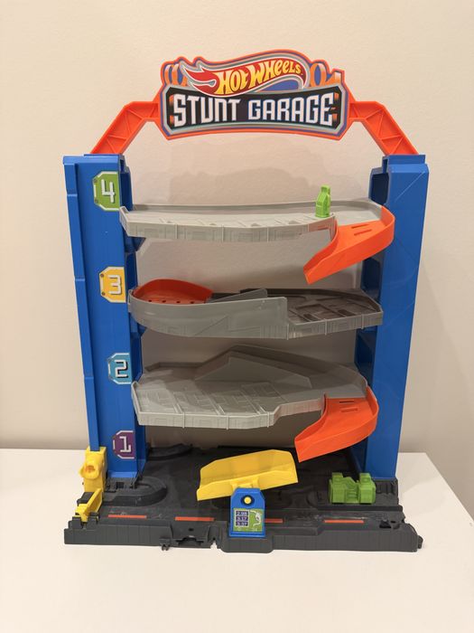 Hot wheels гараж игрушечный