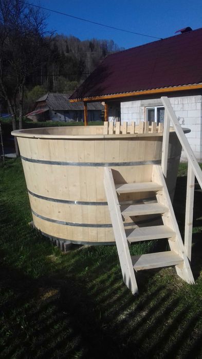 Ciubar/piscina din lemn