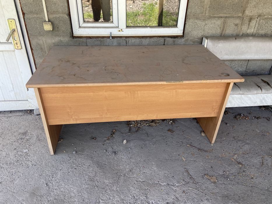 Продам стол б/у в хорошем состянии