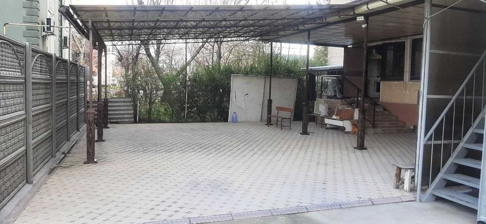 Продается под офис 4 комн квартира, возле дороги