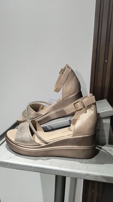 De vânzare: sandale,pantofi cu toc