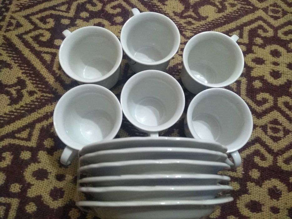 Продавам Нов ретро сервиз за кафе!